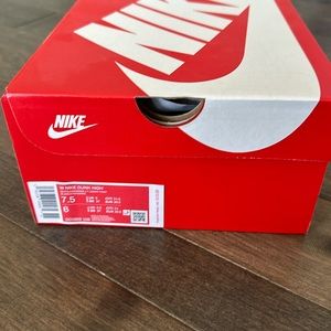 Never worn! Womens Nike Dunk High